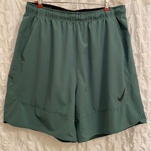 Men’s Nike dry fit shorts. Green. Size XXL
